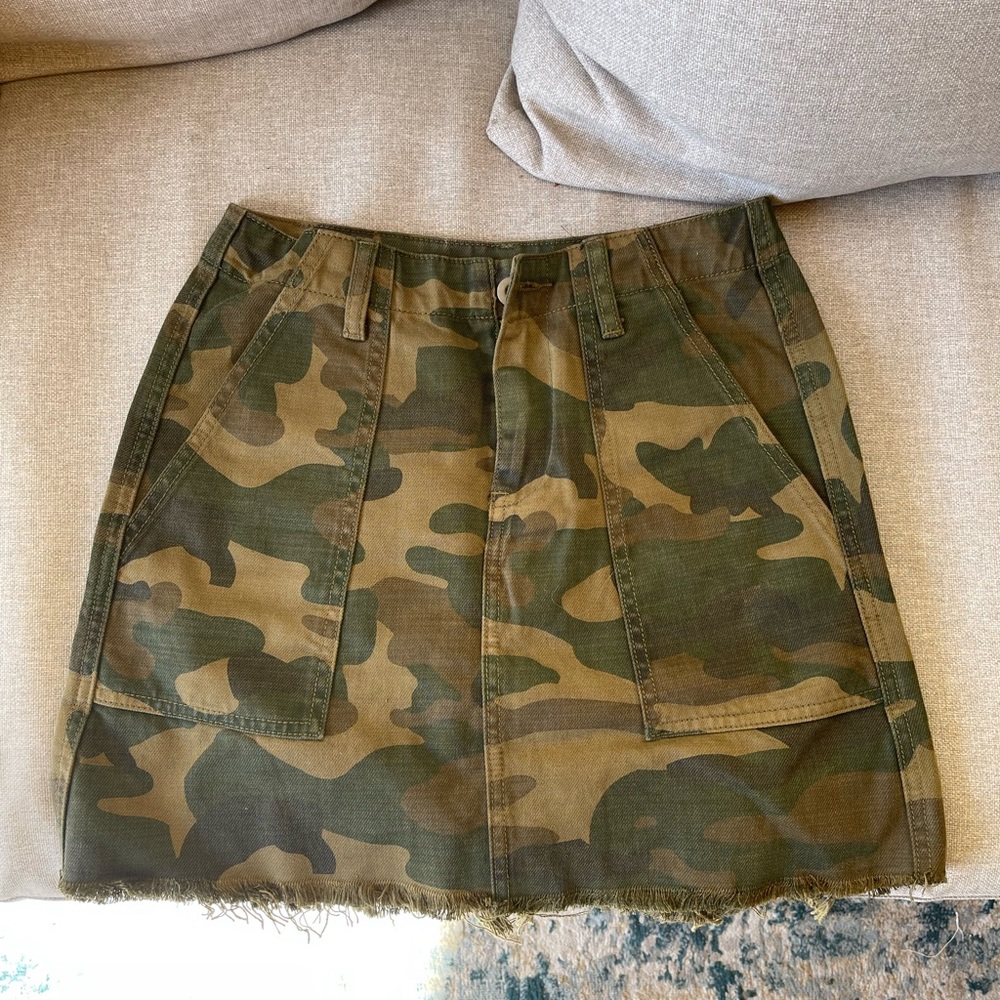 Camo skirt by blank nyc